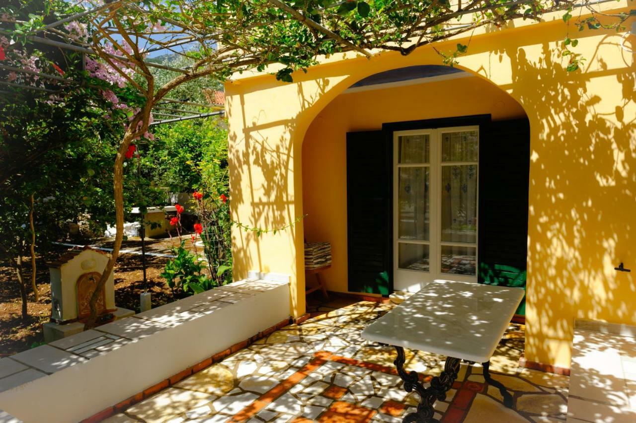 House With Garden Near The Sea Lejlighed Agia Efimia Eksteriør billede